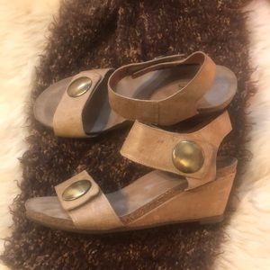 Taōs Carousel 2 wedge sandles